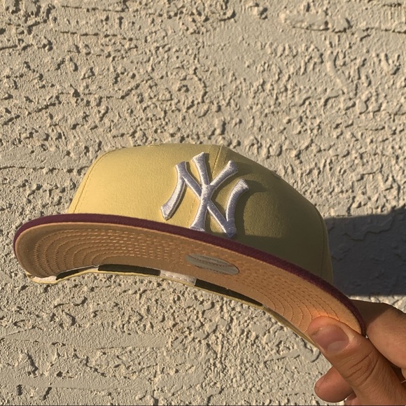 BRAND NEW EXCLUSIVE FITTED Yankee hat yellow and purple sz7 - Picture 1 of 6